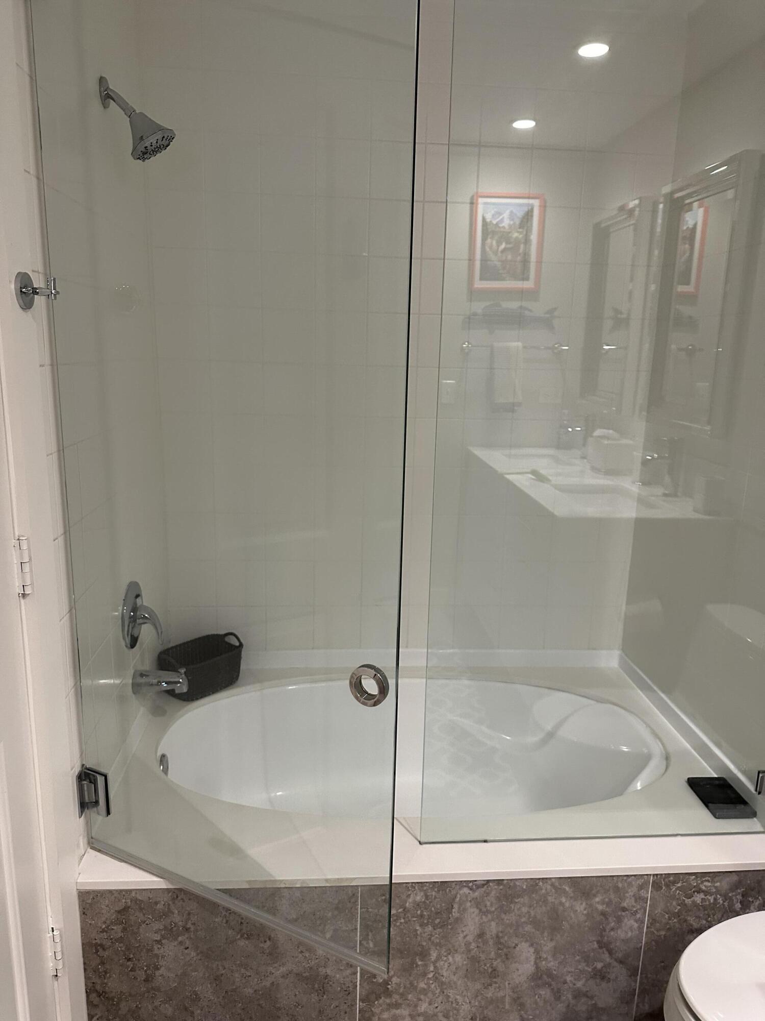 PINEAPPLE GROVE VILLAGE CONDO - Residential Lease