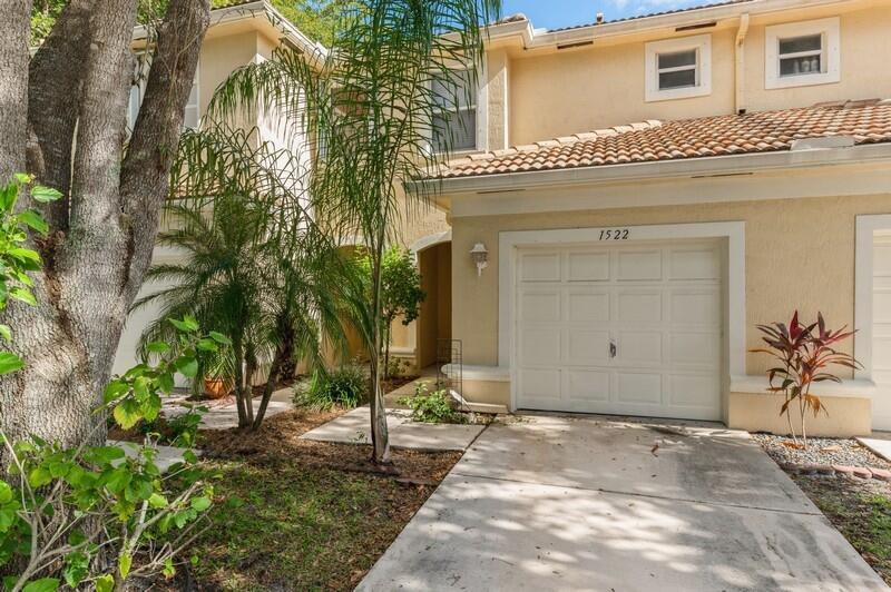 Desirable Towne Place townhome located in the heart of Wellington. The attractive floorplan has 2 bedrooms plus large loft and 2.5 baths, a 1-car garage and screened exterior patio. Features include tile flooring throughout main living areas, oak kitchen cabinets with breakfast bar, renovated bathroom vanities/mirrors and lighting, extra storage closet on 1st floor and walk-in closets in master bedroom. Towne Place has a pool and play area for residents and is near schools, shopping and restaurants. Lawn service provided by HOA.