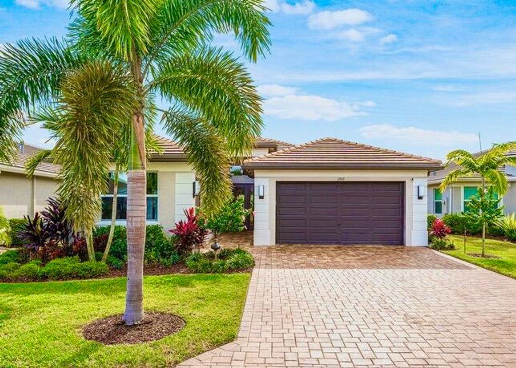 Photo of 11909 SW Coral Cove Parkway, Port Saint Lucie, FL 34987 (MLS # R11148975)