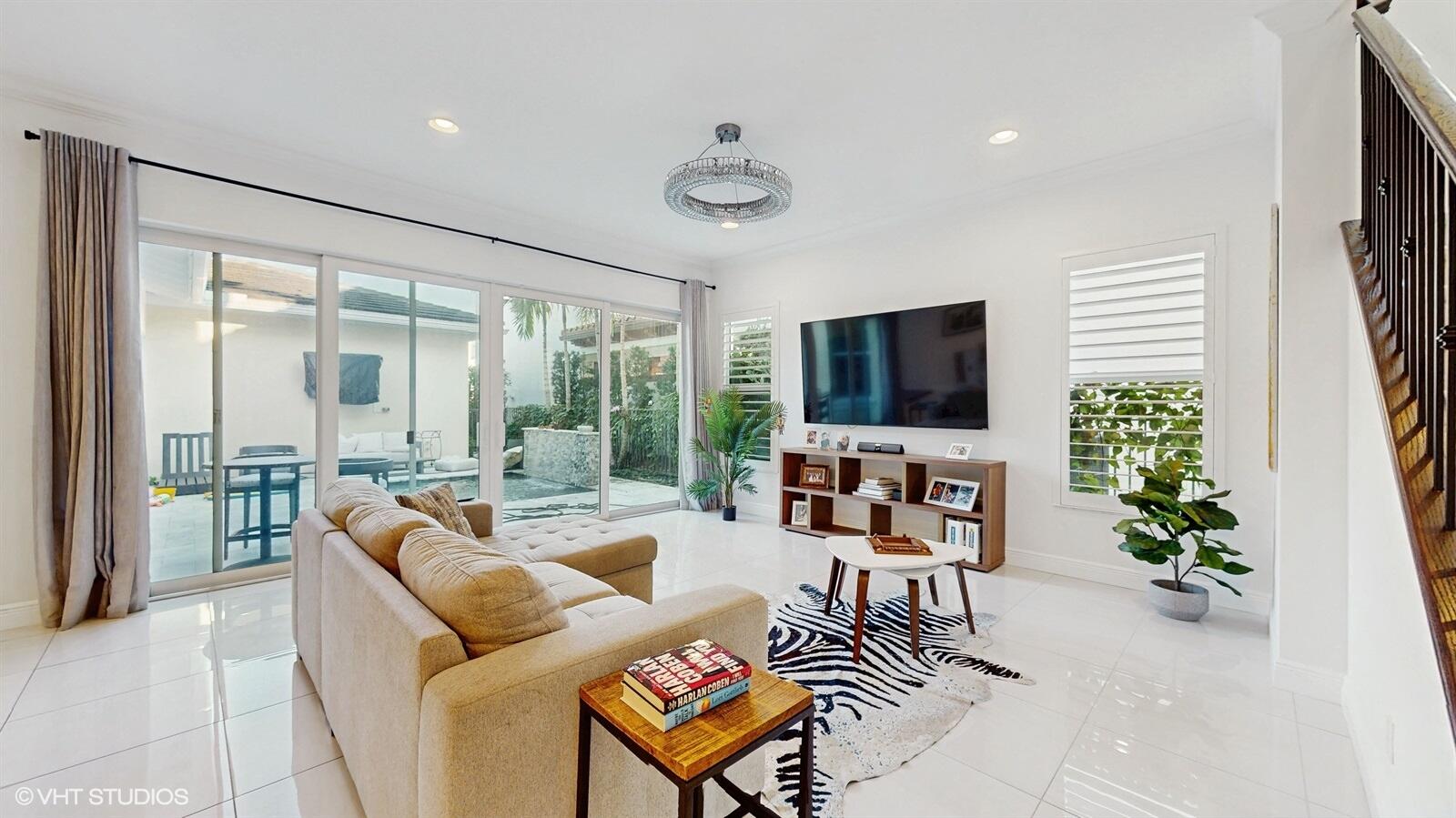 2098 Dickens Terrace