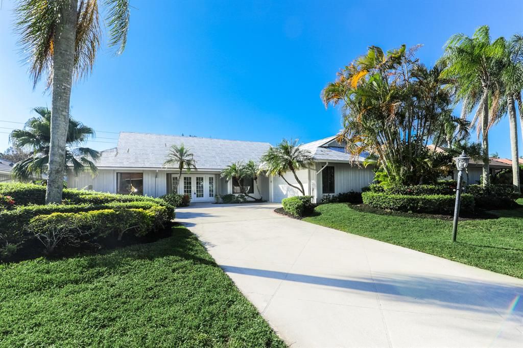 Photo of 166 Thornton Drive, Palm Beach Gardens, FL 33418 (MLS # R10760951)