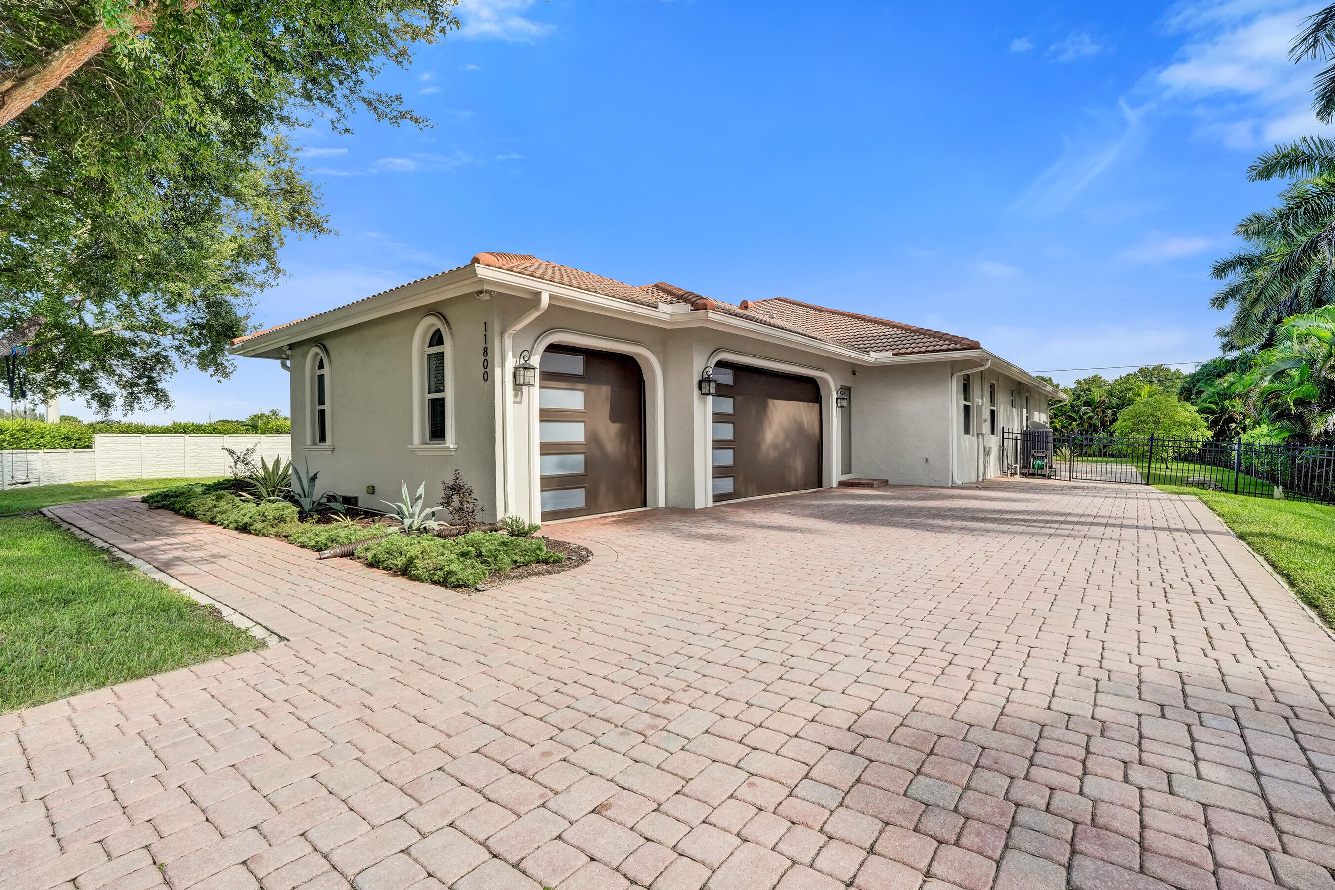 11800 NW 17TH Place