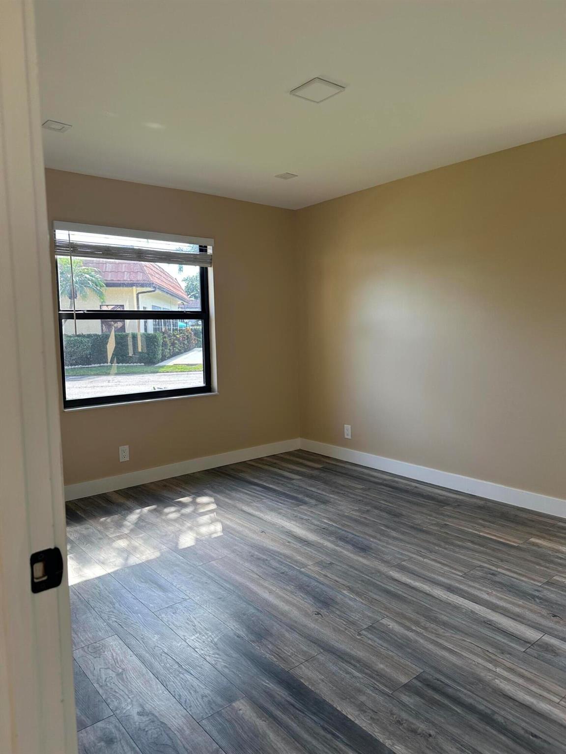 LUCERNE LAKES GOLF COLONY - Residential Lease