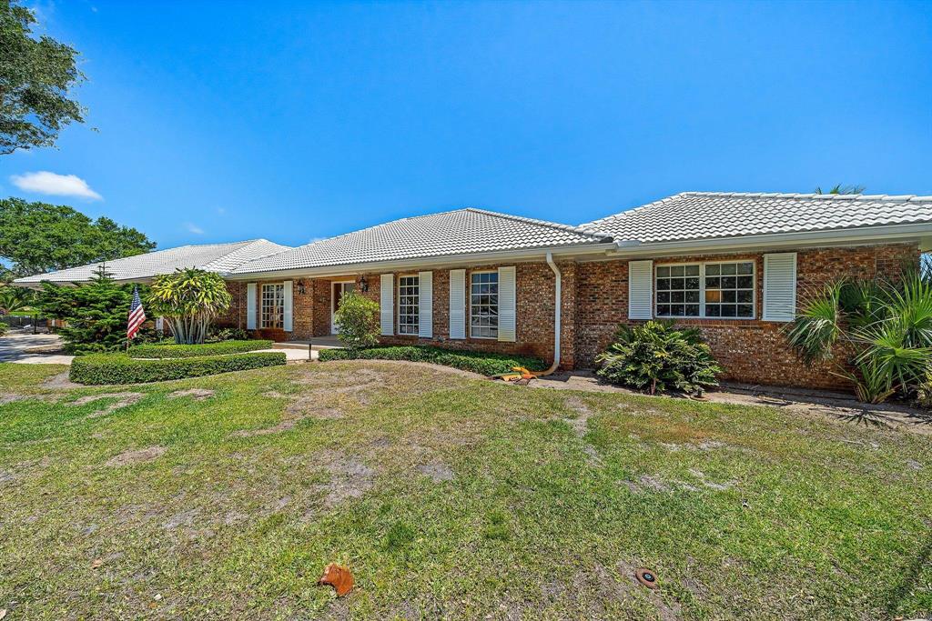 Country Club Point - Residential