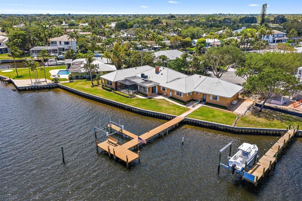 Photo of 23 Country Club Circle Cir, Tequesta, FL 33469 (MLS # R10705021)