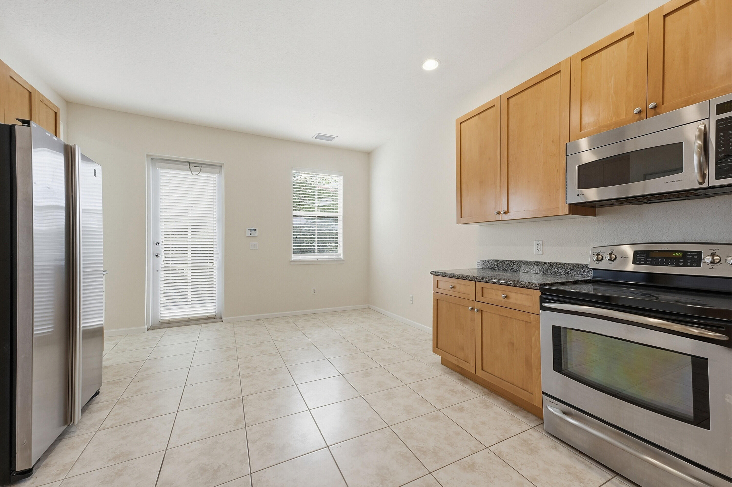 425 Greenwich Circle 204