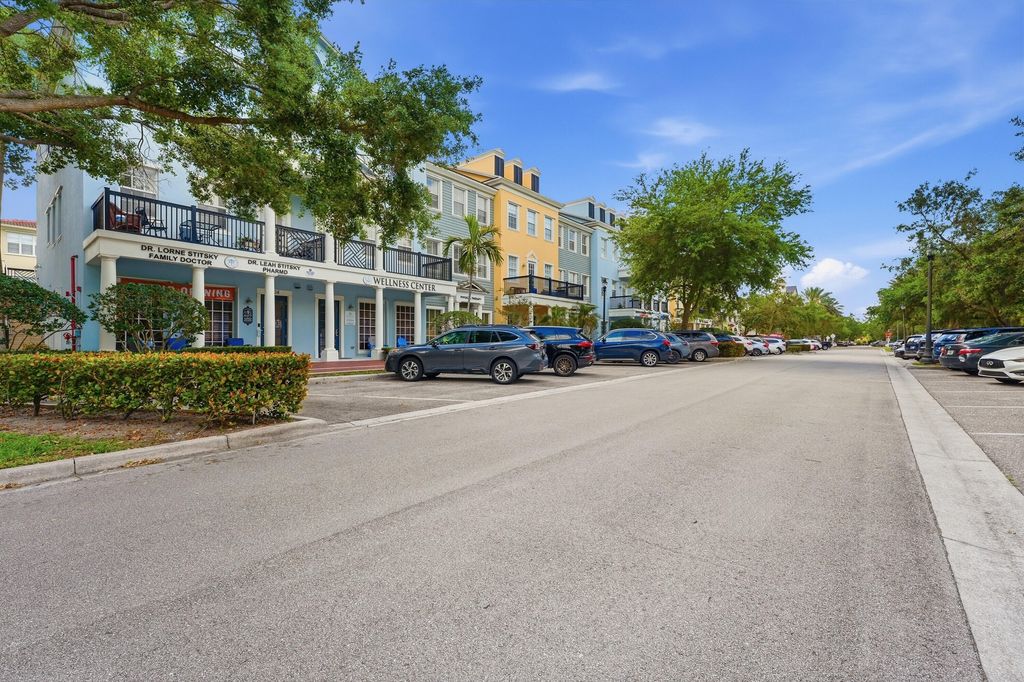 Photo of 425 Greenwich Circle #204, Jupiter, FL 33458 (MLS # R11155165)