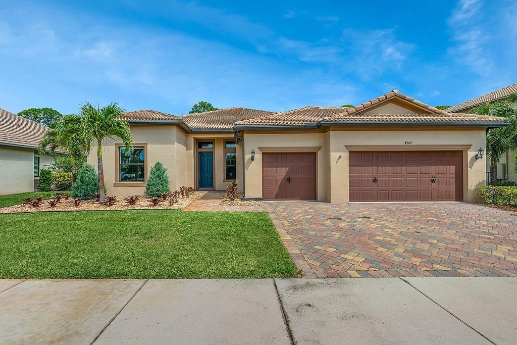 Photo of 4909 SW Gossamer Circle, Palm City, FL 34990 (MLS # R11080583)