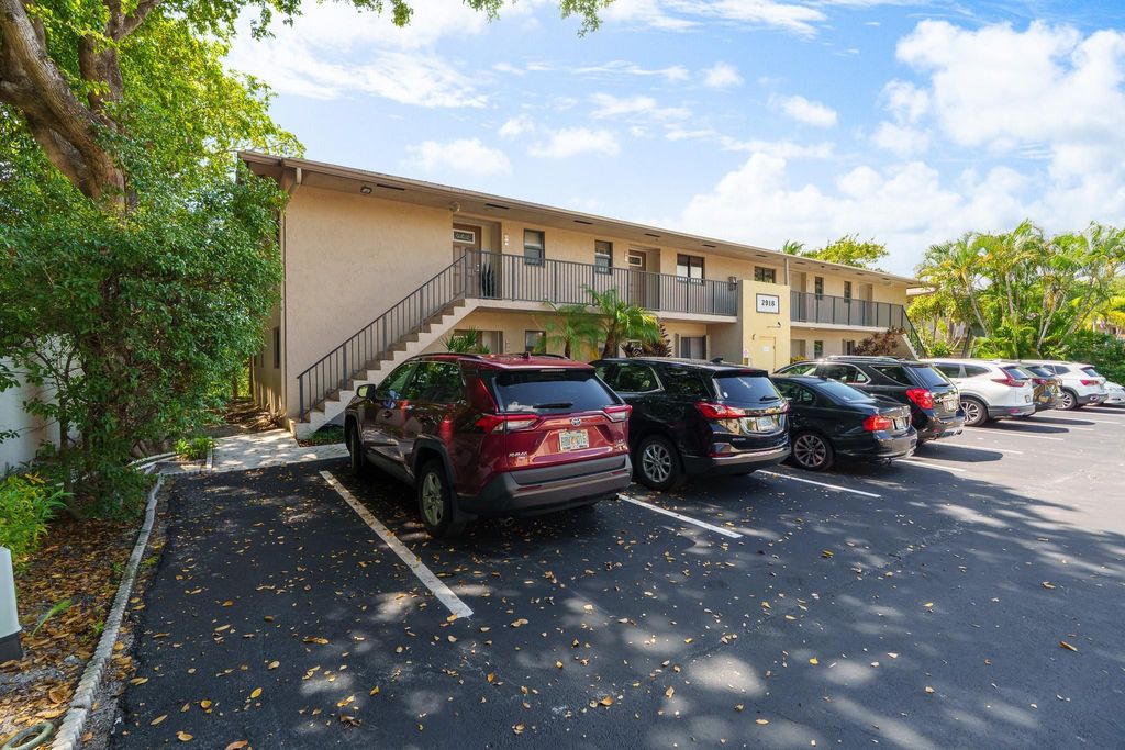 Photo of 2918 NE 8th Terrace #204, Wilton Manors, FL 33334 (MLS # F10529350)