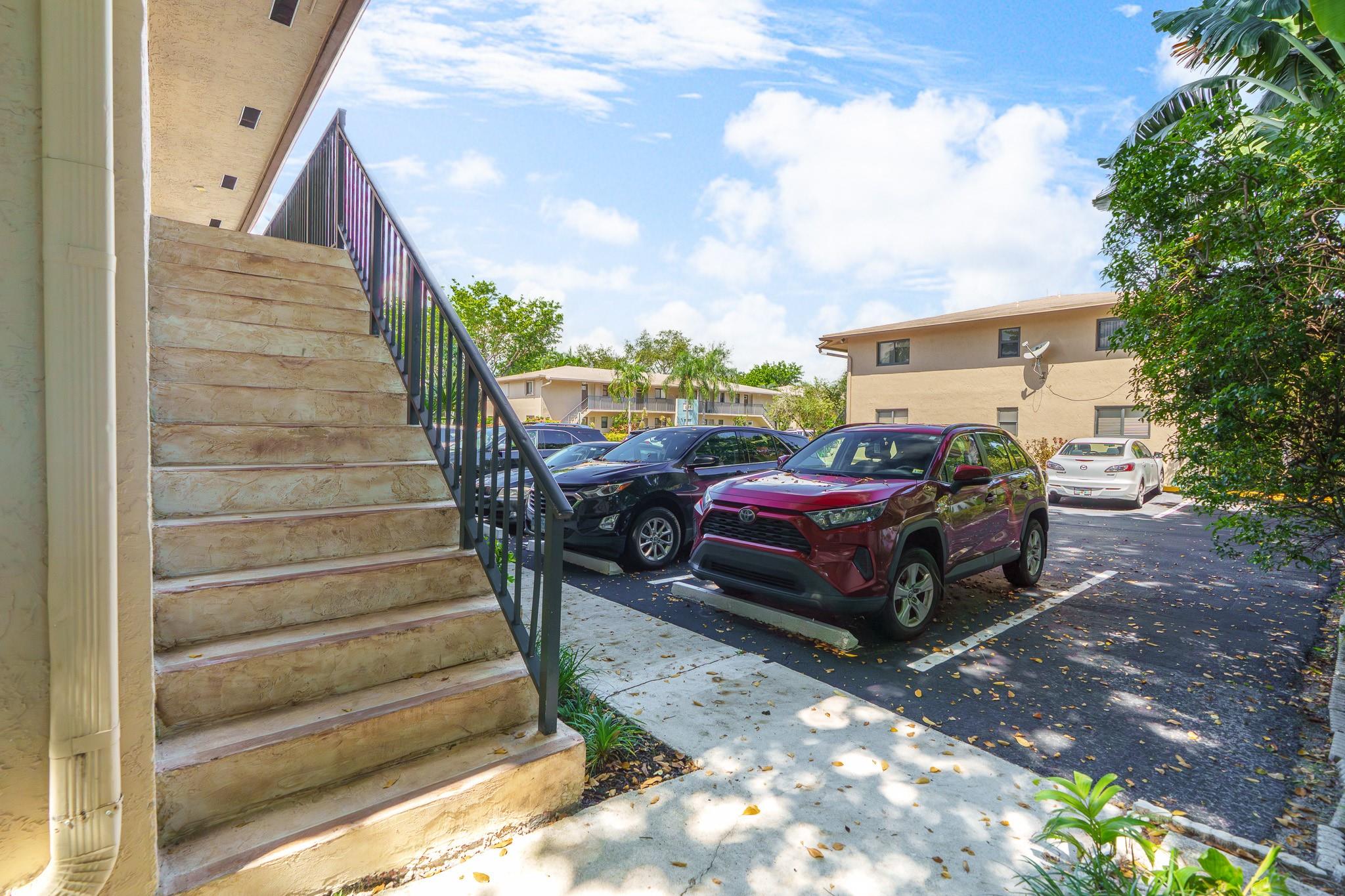 2918 NE 8th Ter 204