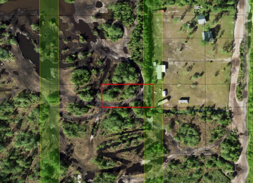 Owner FInancing available on this Holopaw lot. CAMP HUNT RIDE