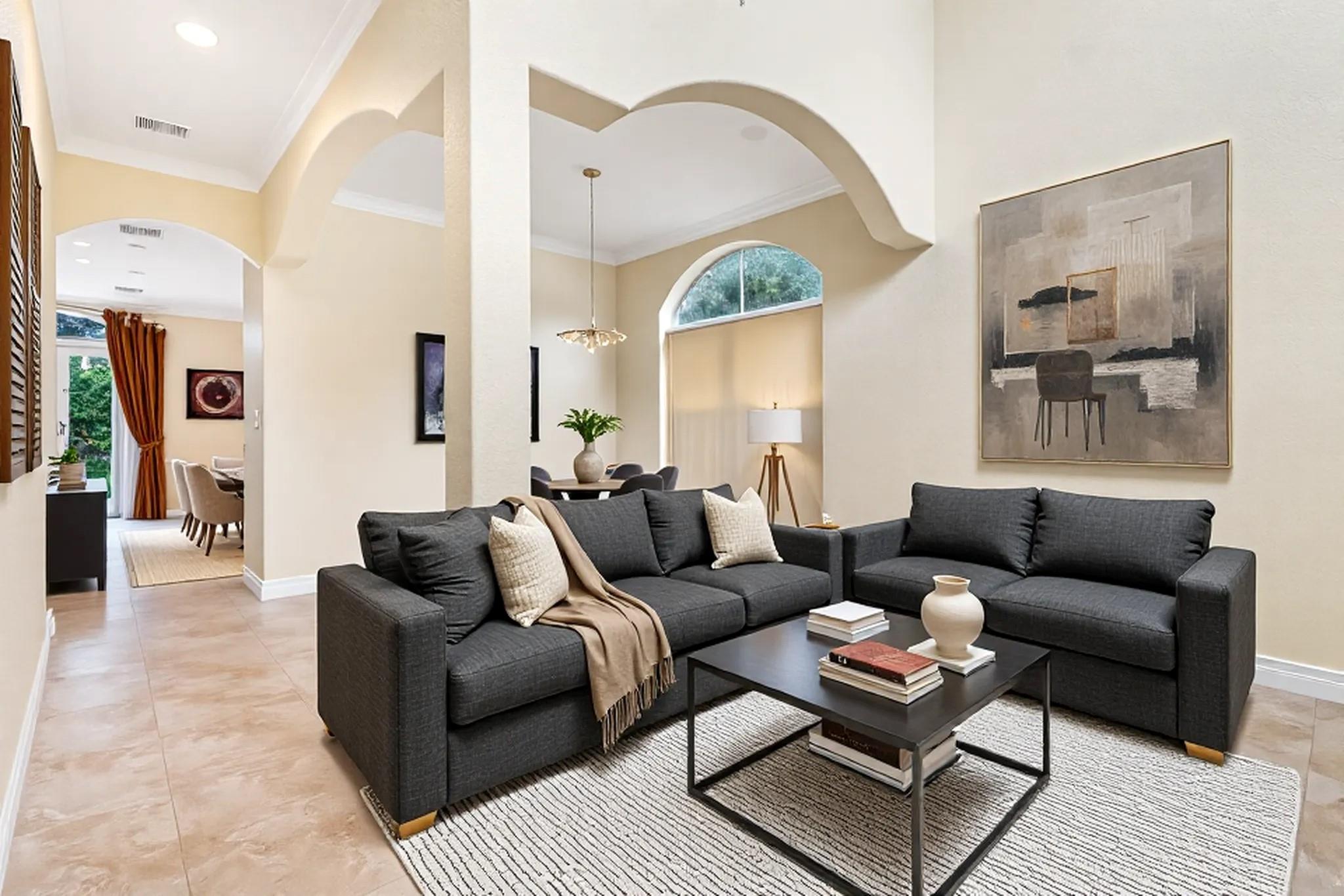 1220 W Magnolia Cir