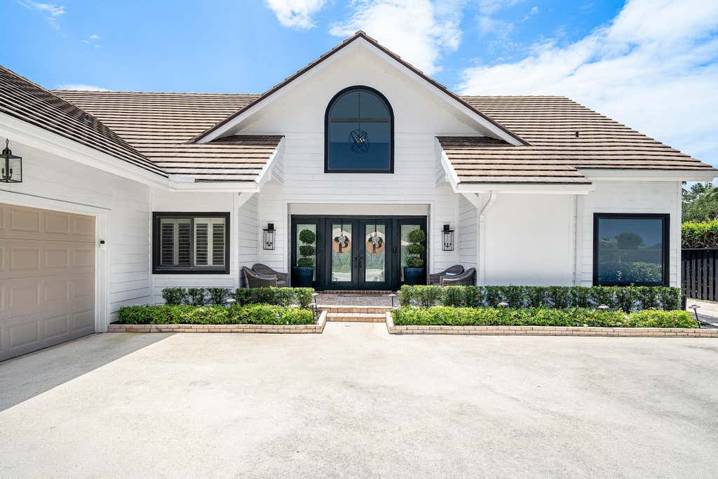 Photo of 2707 Biarritz Drive, Palm Beach Gardens, FL 33410 (MLS # B26041502)