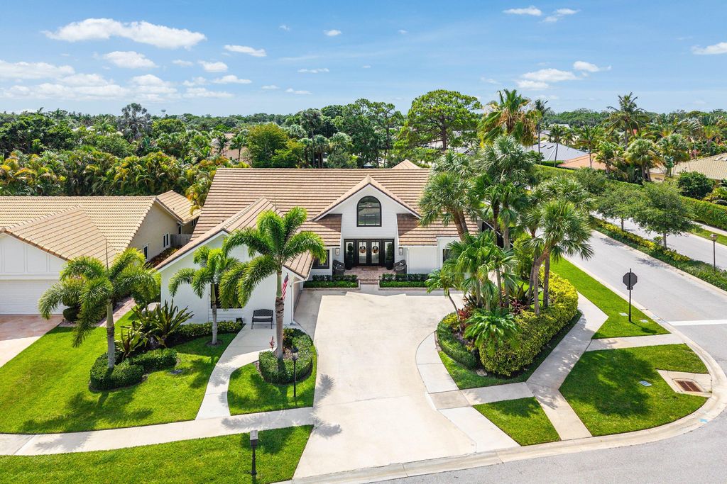 Photo of 2707 Biarritz Drive, Palm Beach Gardens, FL 33410 (MLS # B26041502)