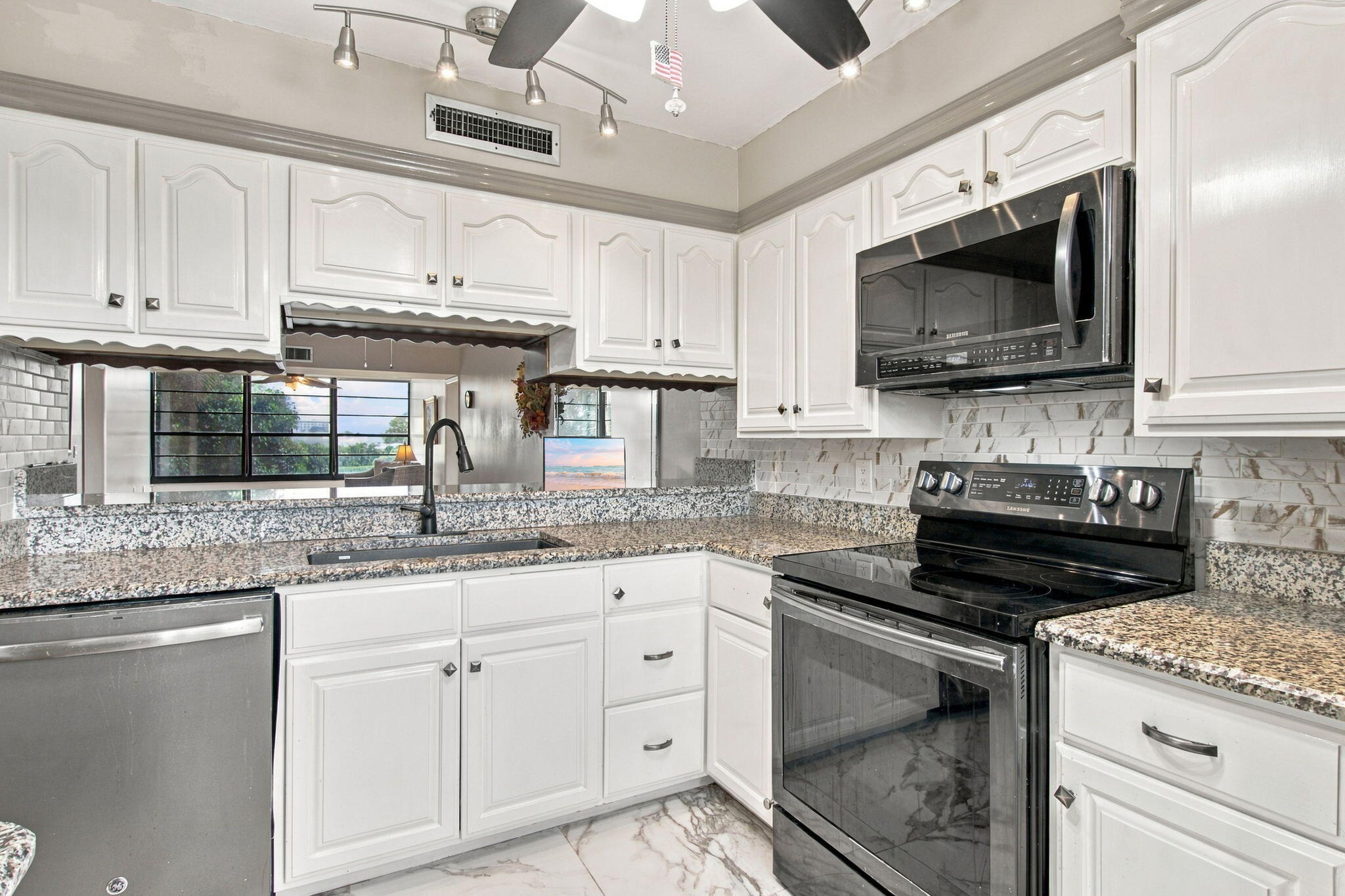 1502 WHITEHALL Drive 305