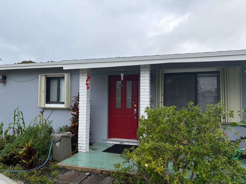 Photo of 309 Davis Road, Palm Springs, FL 33461 (MLS # B26013240)