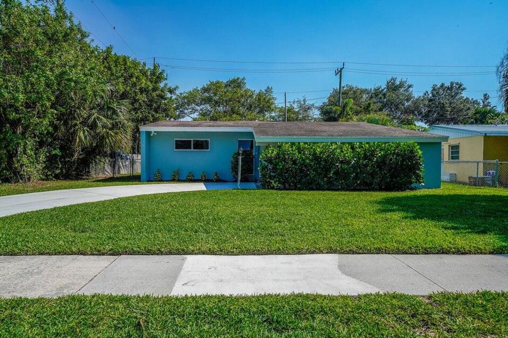 Photo of 4158 Rochester Street, Palm Beach Gardens, FL 33410 (MLS # R11076328)