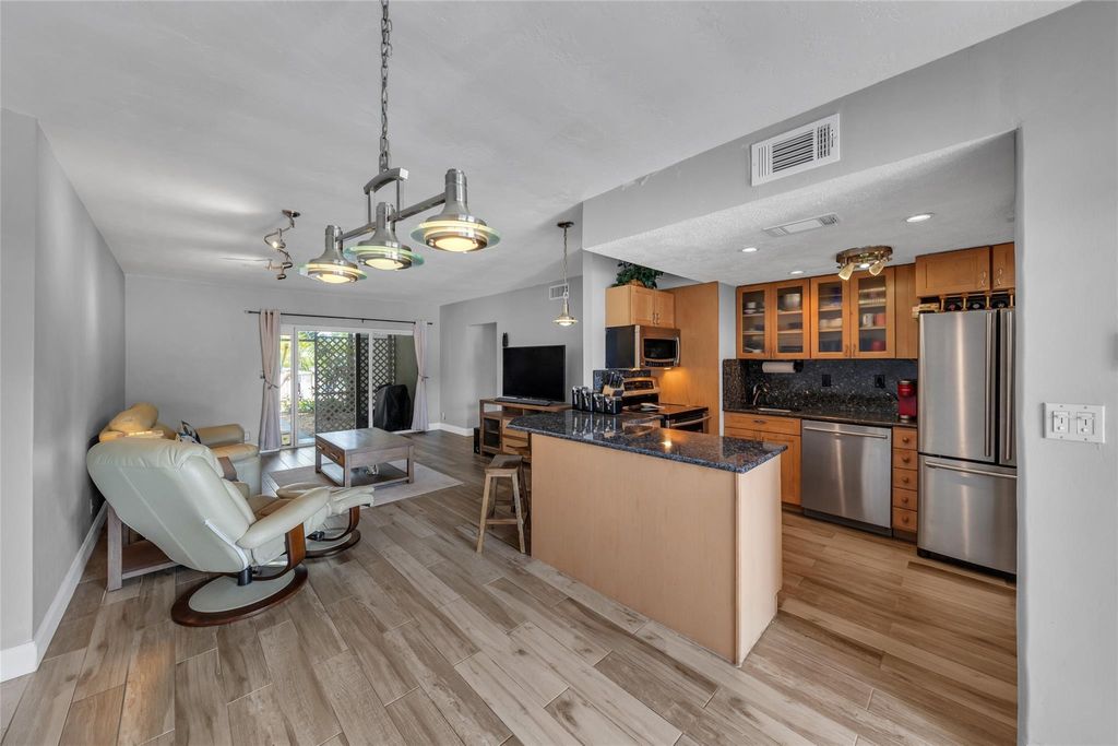 Photo of 1535 SE 15th Street #105, Fort Lauderdale, FL 33316 (MLS # F10506380)