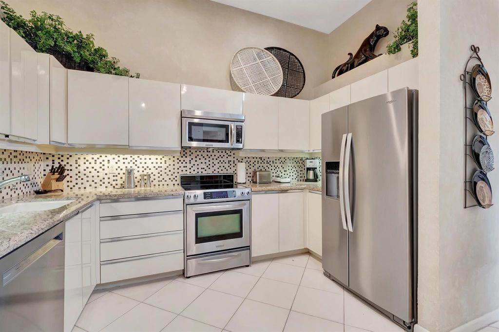 Photo of 20064 Waters Edge Drive #404, Boca Raton, FL 33434 (MLS # R11045693)