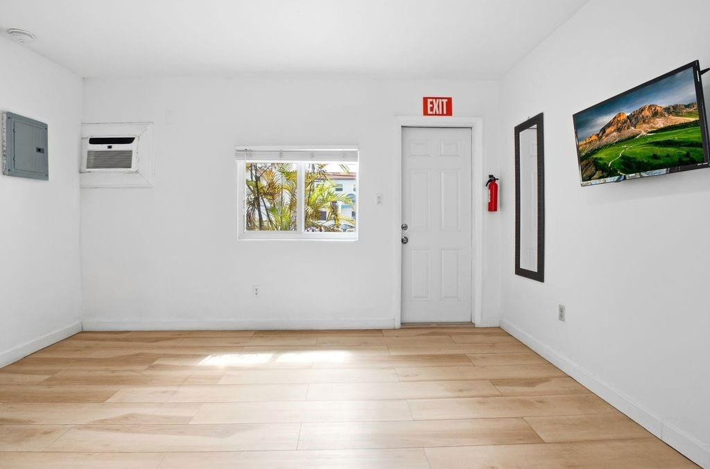 Hollywood Beach 1-27 B - Residential Lease