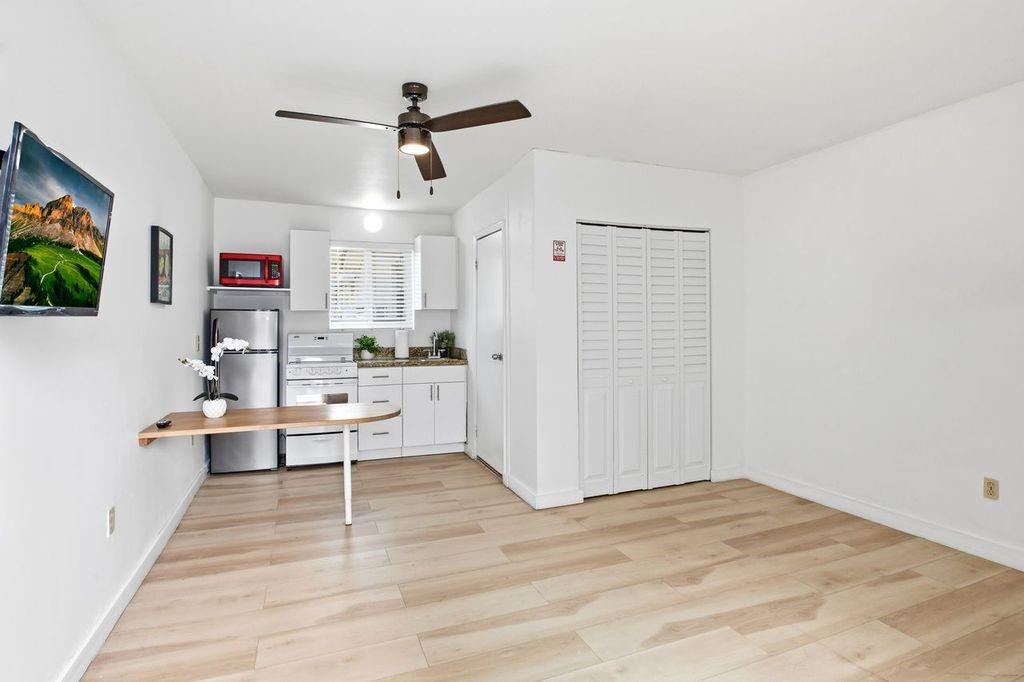 Hollywood Beach 1-27 B - Residential Lease