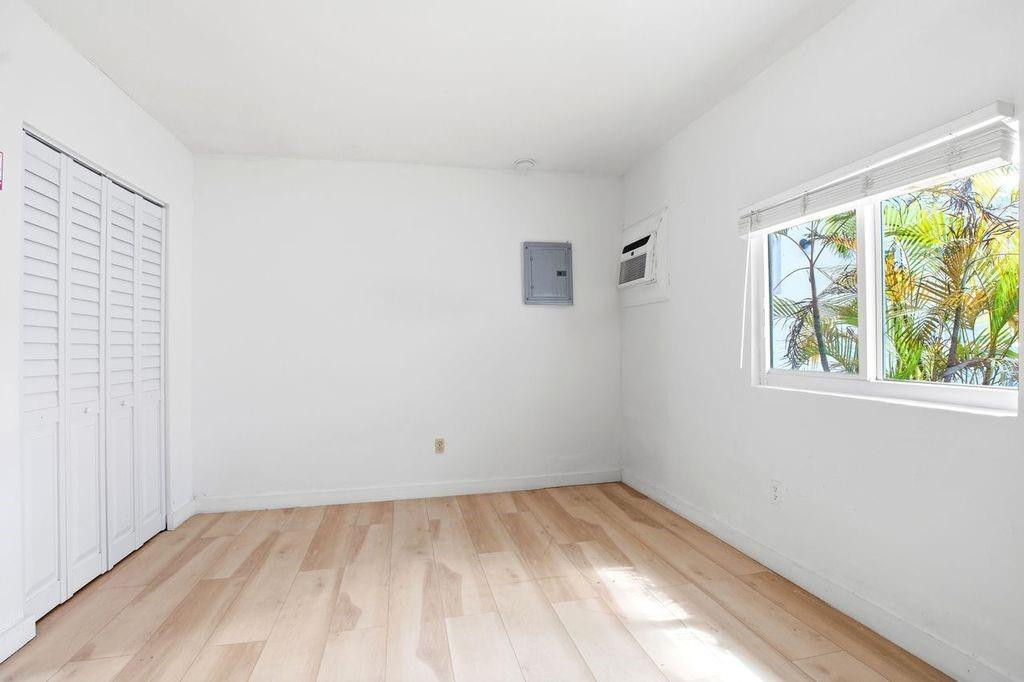 Hollywood Beach 1-27 B - Residential Lease