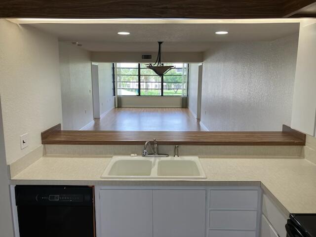 WHITEHALL CONDO OF THE LANDS OF THE PRESIDENT - Residential Lease
