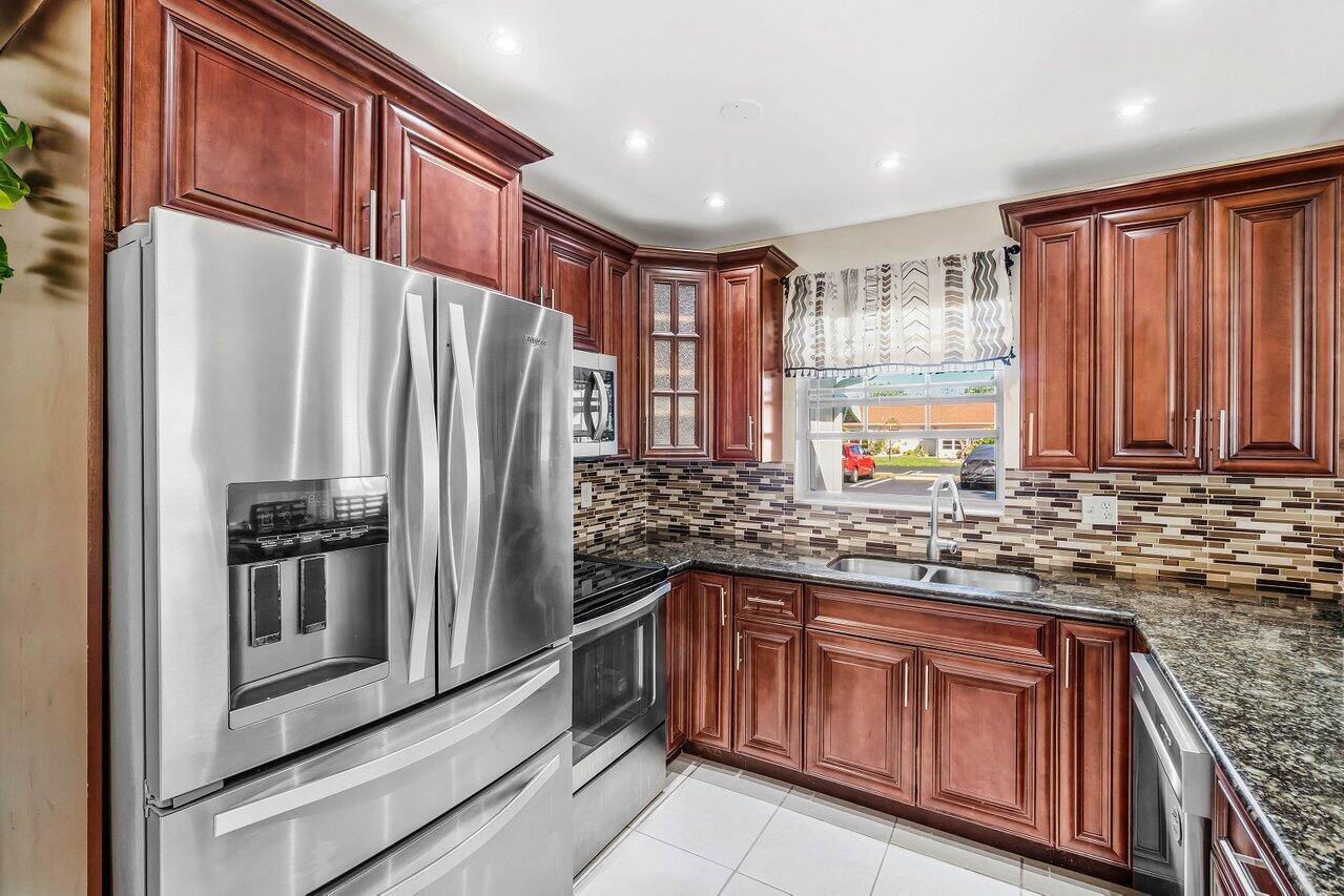 HIGH POINT OF DELRAY SEC 7 CONDO - Residential