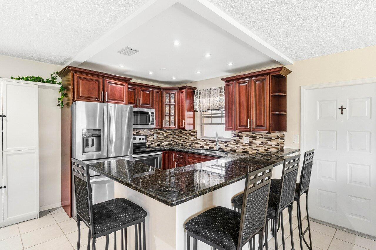 HIGH POINT OF DELRAY SEC 7 CONDO - Residential