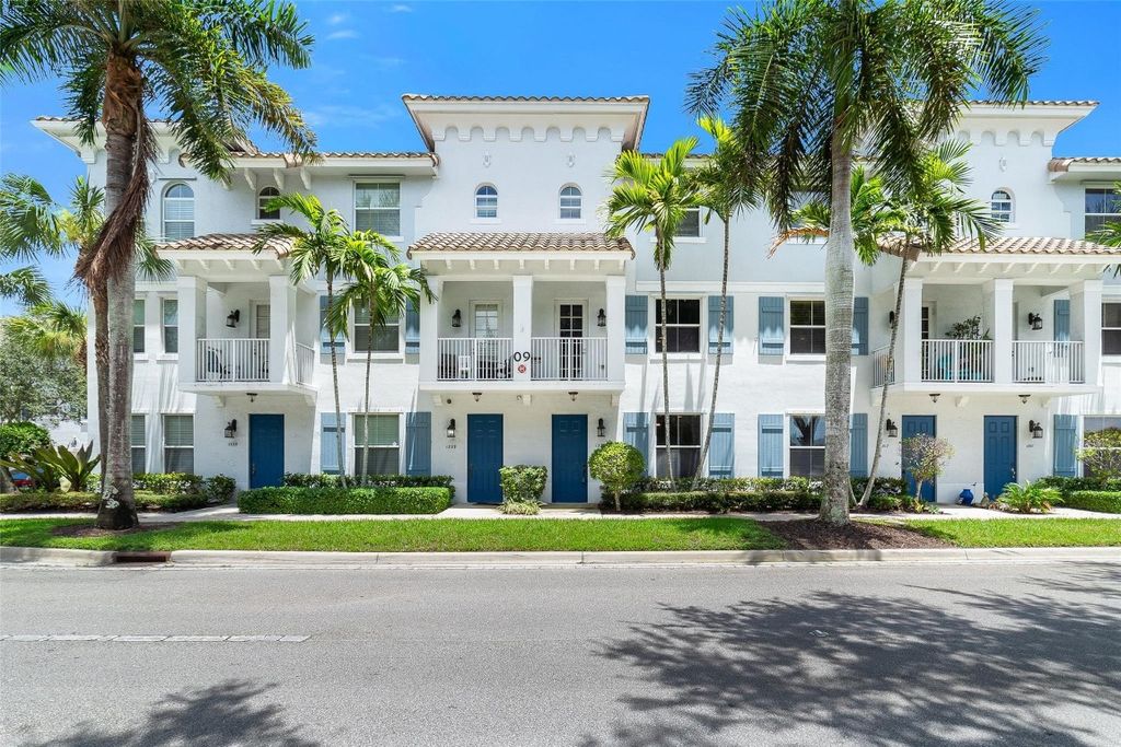 Photo of 1323 Via De Pepi, Boynton Beach, FL 33426 (MLS # F10538357)