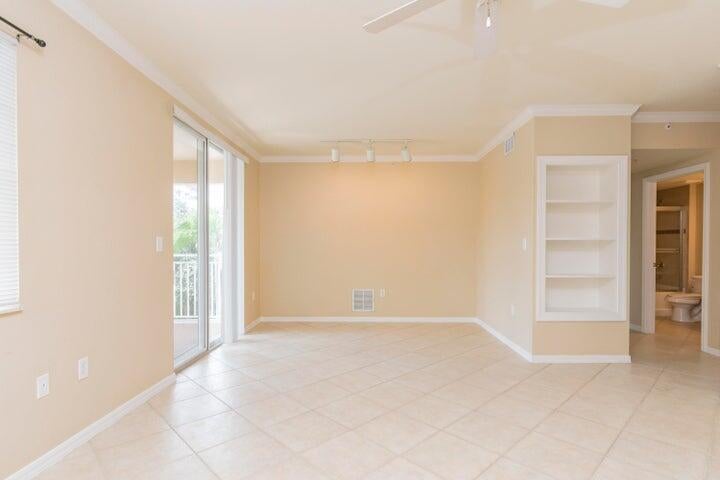 Photo of 6394 Emerald Dunes Drive #303, West Palm Beach, FL 33411 (MLS # R11077077)