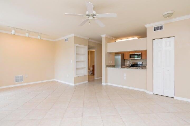 Photo of 6394 Emerald Dunes Drive #303, West Palm Beach, FL 33411 (MLS # R11077077)