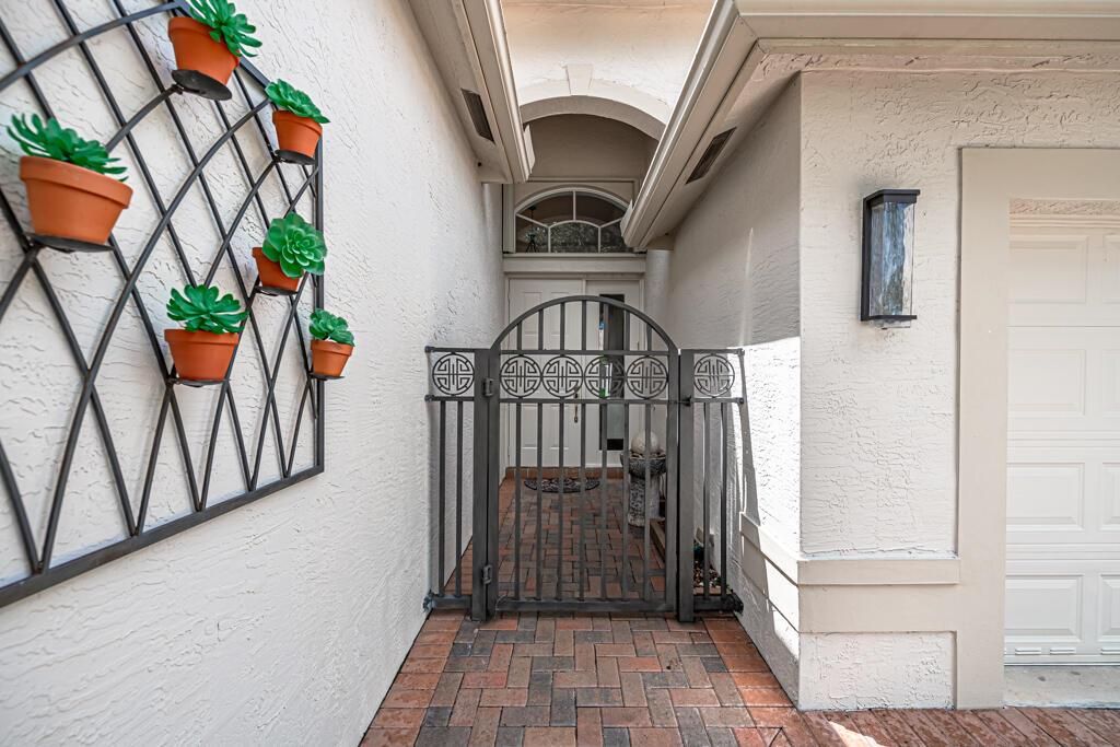 Photo of 8290 Sandpiper Glen Drive, Lake Worth, FL 33467 (MLS # R10914404)