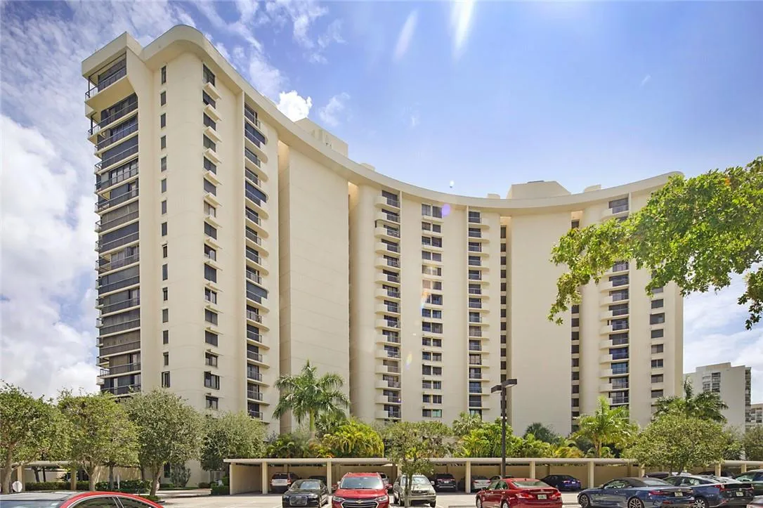 2480 Presidential Way Unit 1903