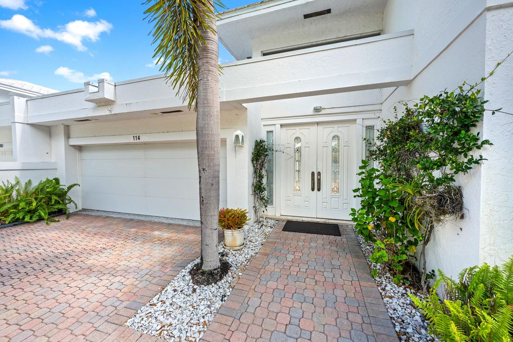 Photo of 114 Waters Edge Drive, Jupiter, FL 33477 (MLS # B26043176)