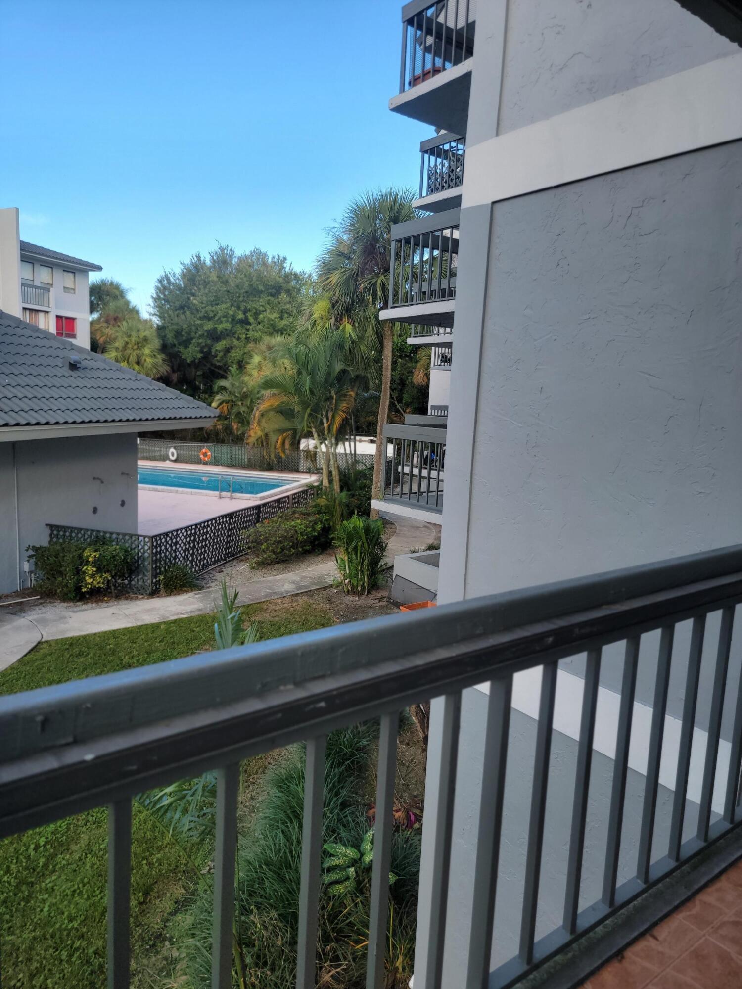 PRESIDENTIAL GOLFVIEW CONDO - Residential