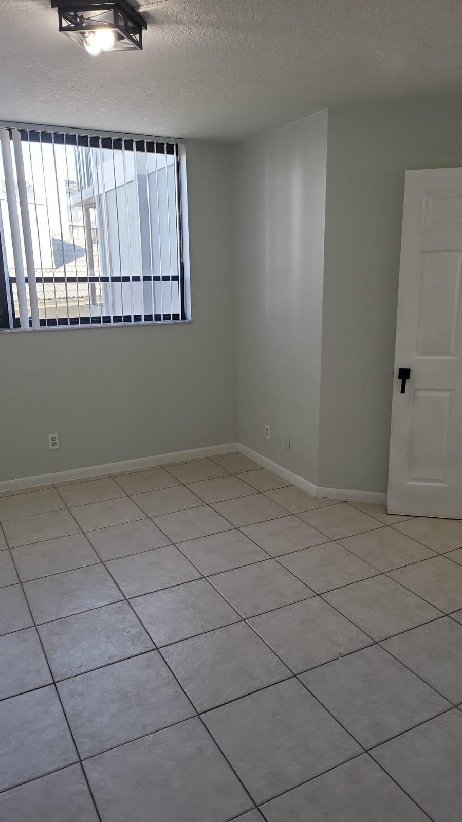 PRESIDENTIAL GOLFVIEW CONDO - Residential