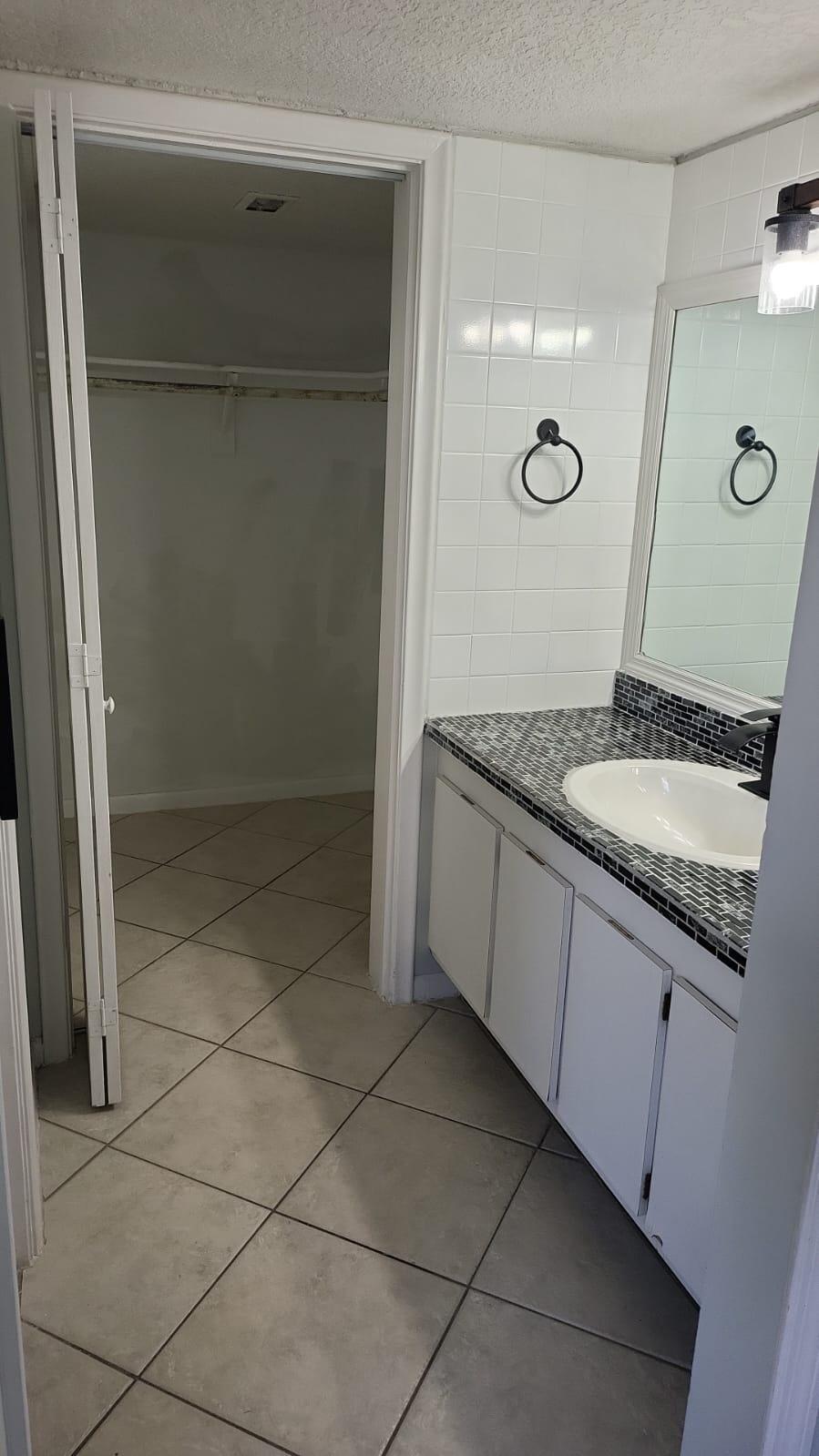 PRESIDENTIAL GOLFVIEW CONDO - Residential