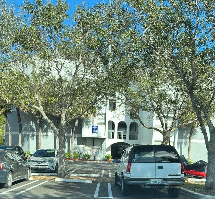Stunning 2-bedroom, 2-bathroom corner unit located on the second floor of an investor-friendly community. The current tenant has resided here for three years, pays $2,100 per month, and maintains an impeccable payment history. The lease expires in March 2027. "Investors Only: The unit was renovated when the current tenant moved in." The air conditioning unit is less than two years old. Prime location: within walking distance of the Palm Beach Outlets and offering quick access to I-95, the beaches, and downtown West Palm Beach. Don't let this opportunity slip away!
