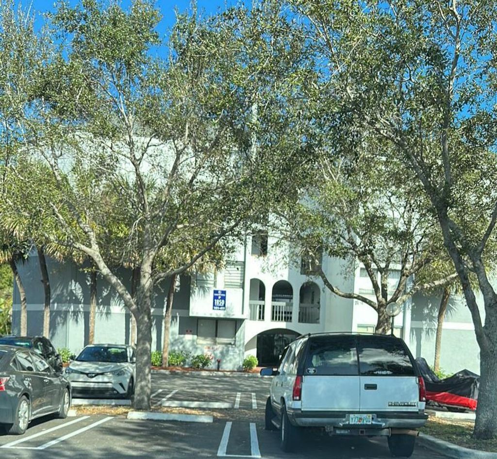 Photo of 1850 N Congress Avenue #201, West Palm Beach, FL 33401 (MLS # B26024885)