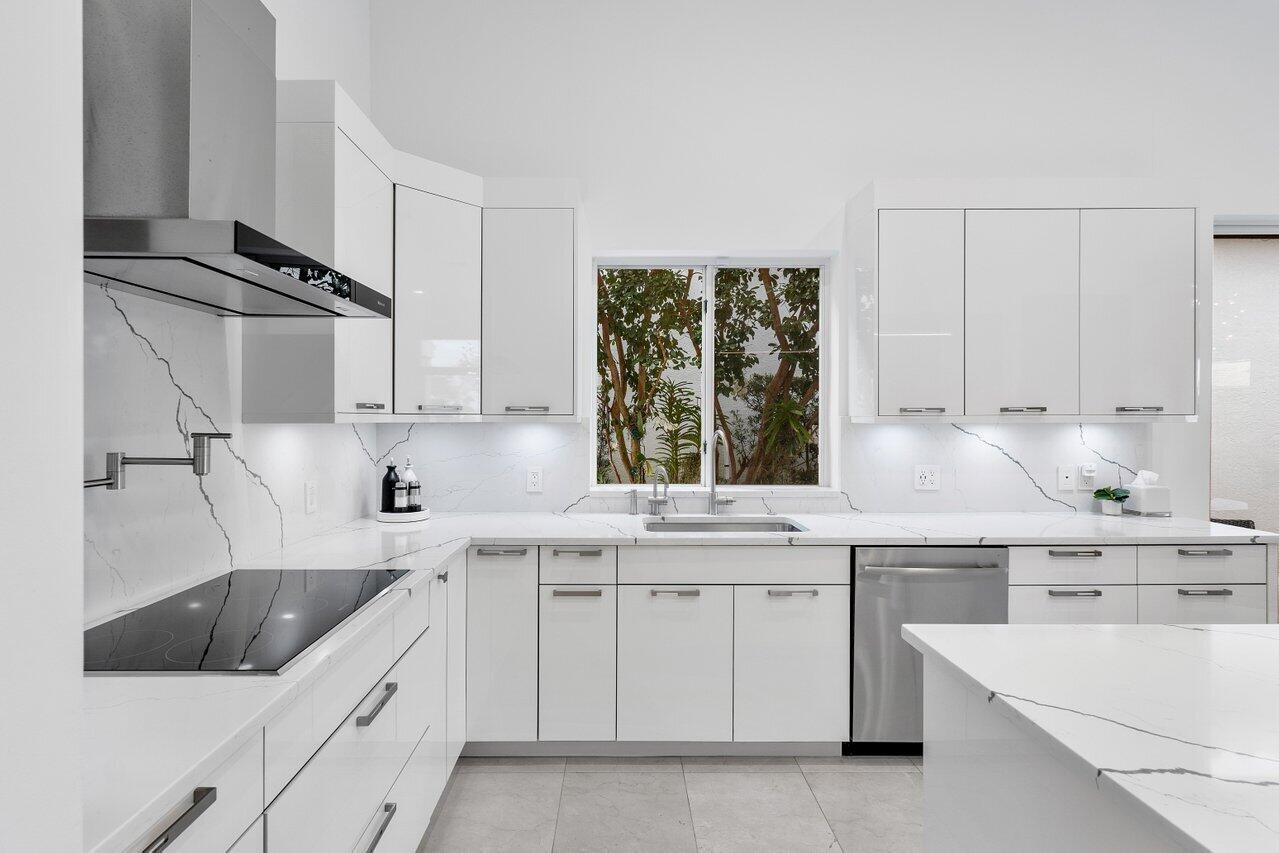 LAKES OF SUTTON PLACE / P - Residential