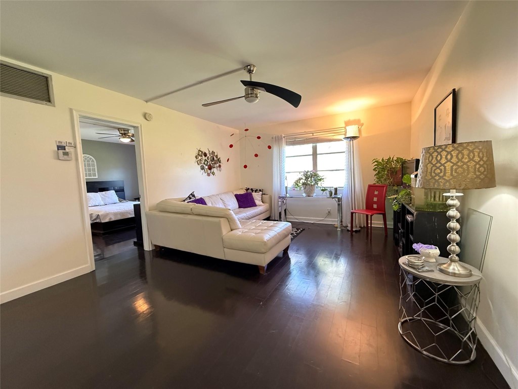 1950 N Andrews Avenue 103D