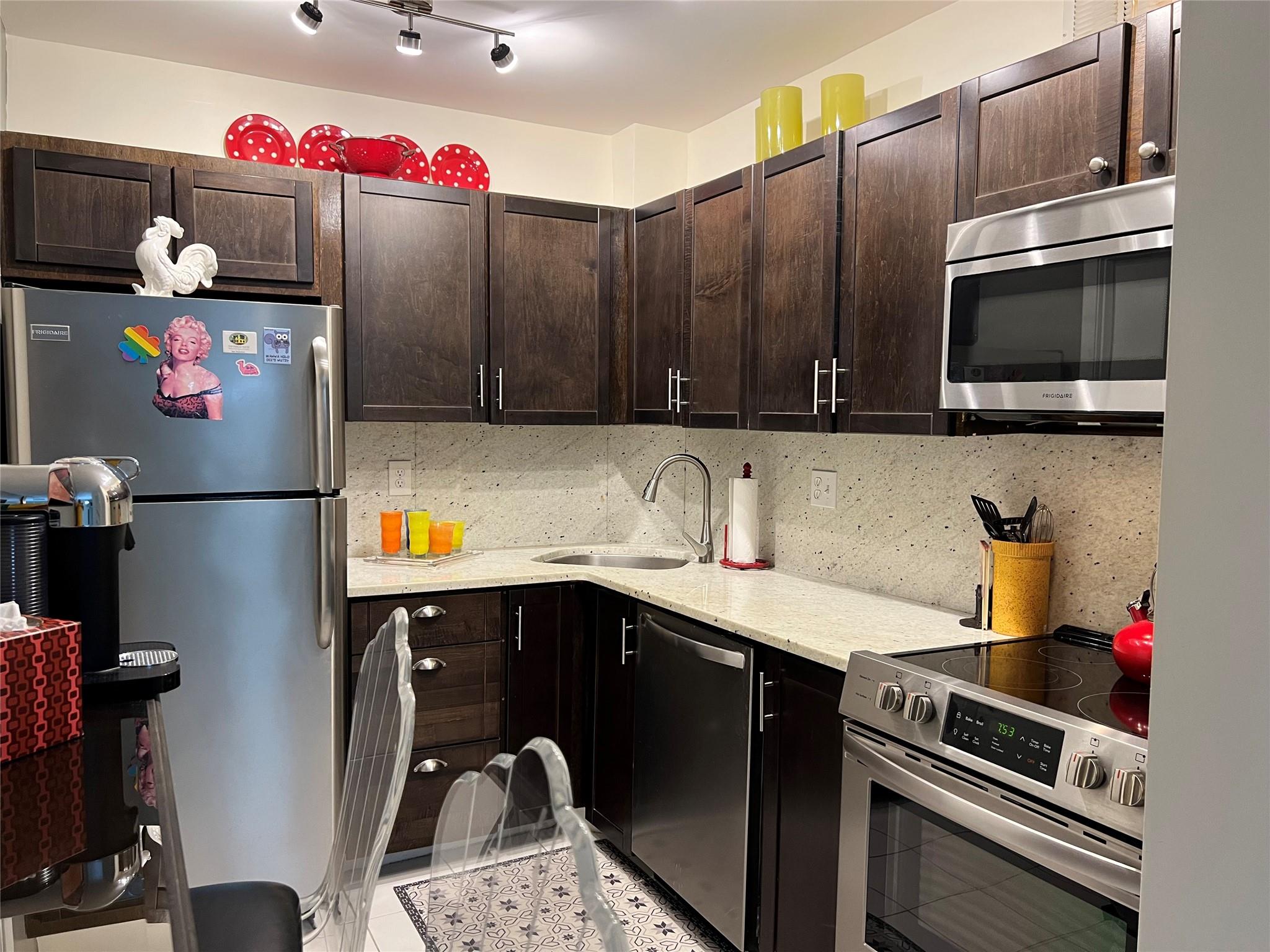 1950 N Andrews Ave 103D