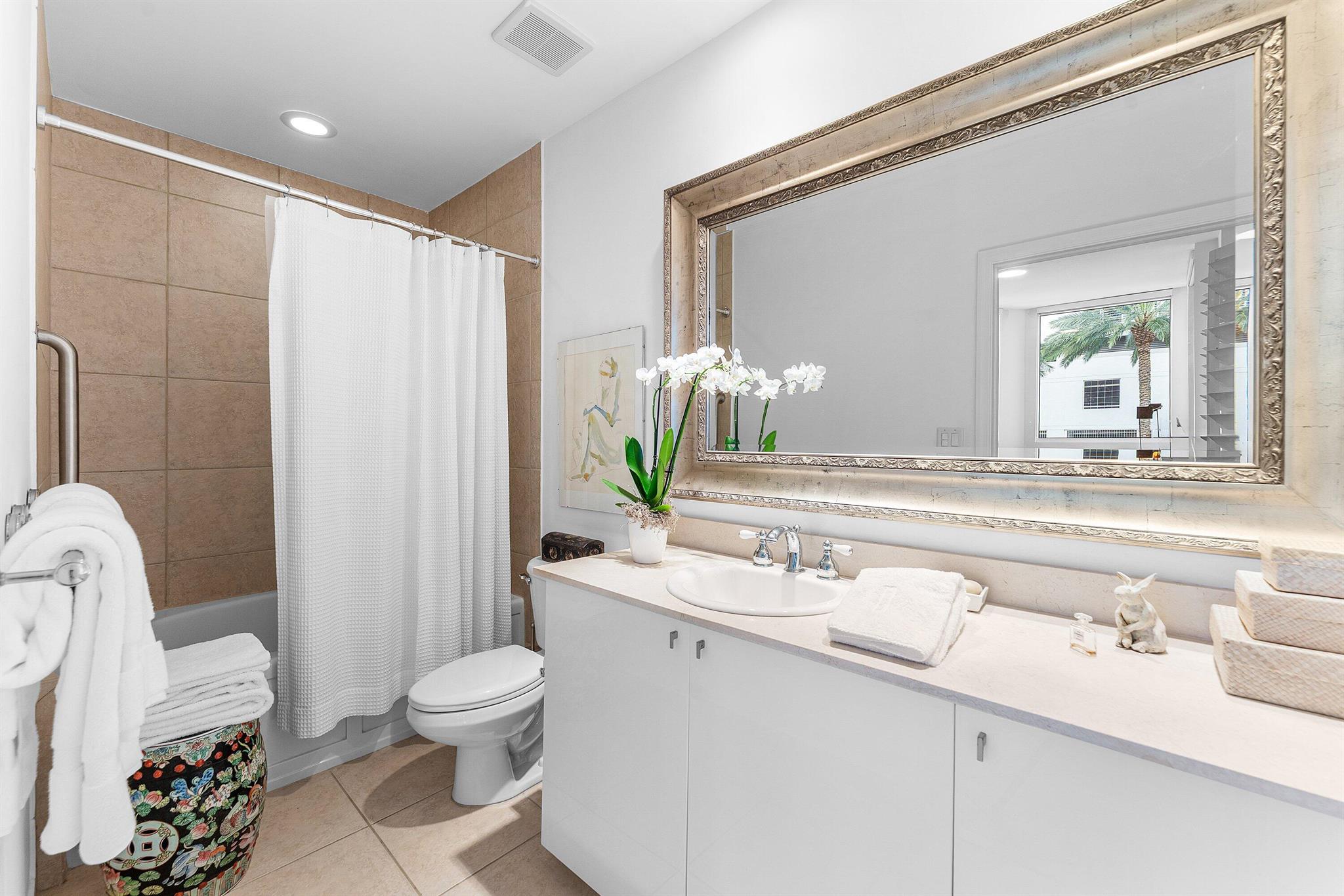 VILLA LOFTS CONDO - Residential