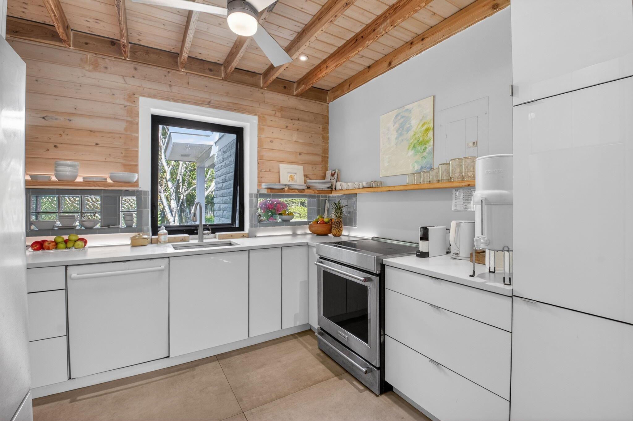 NORTHRIDGE - Residential