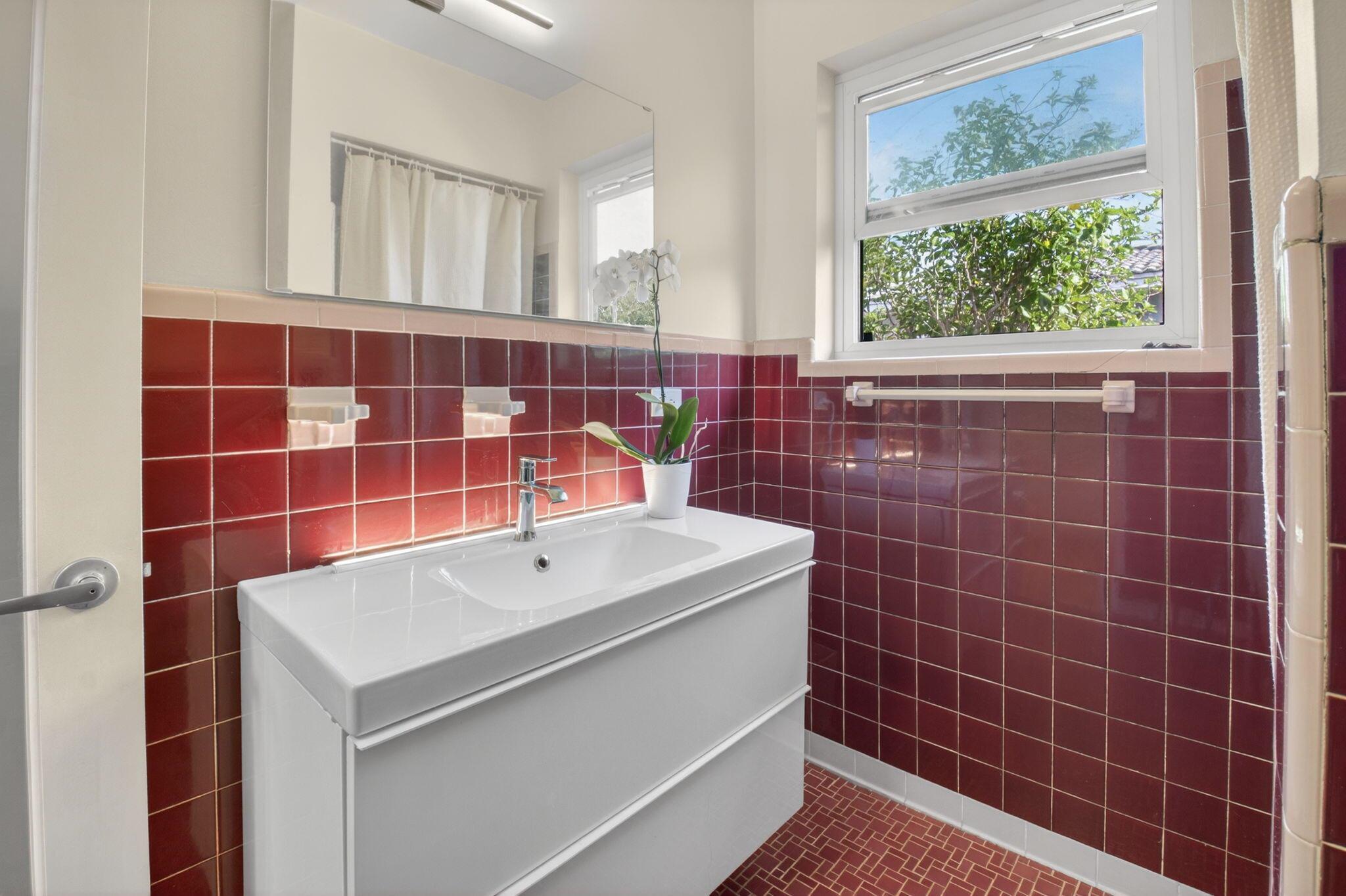 NORTHRIDGE - Residential