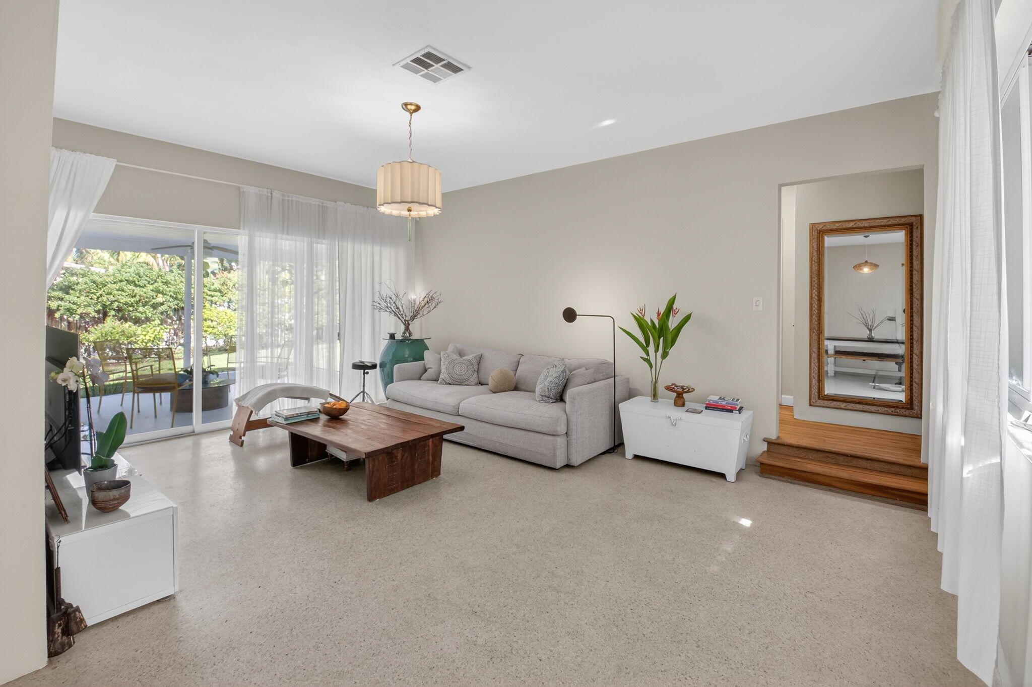 NORTHRIDGE - Residential