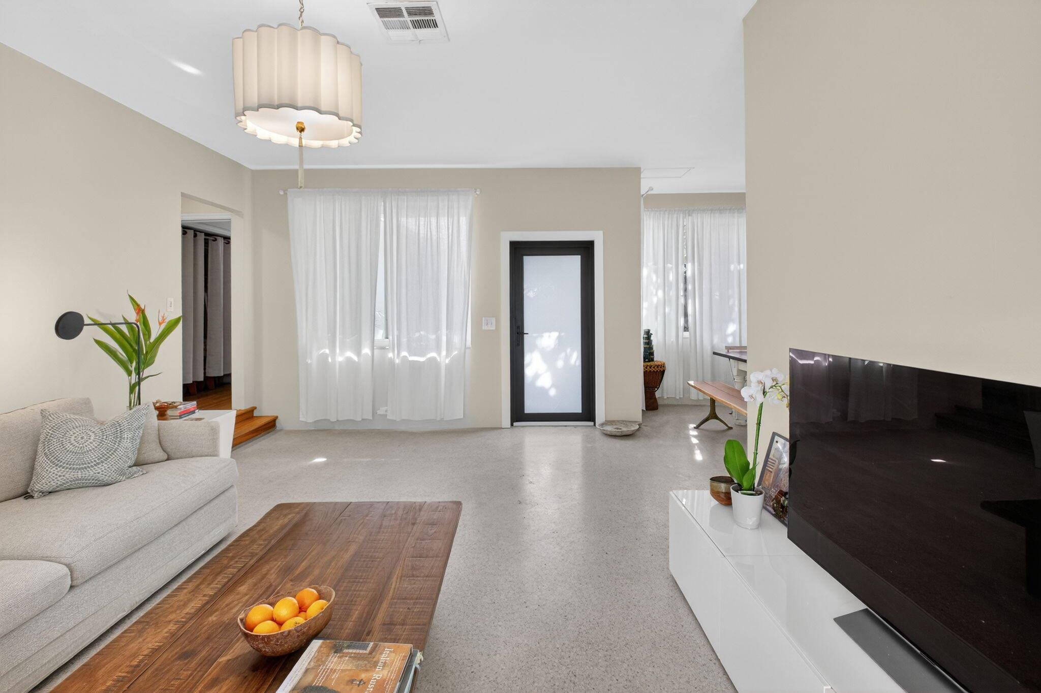 NORTHRIDGE - Residential