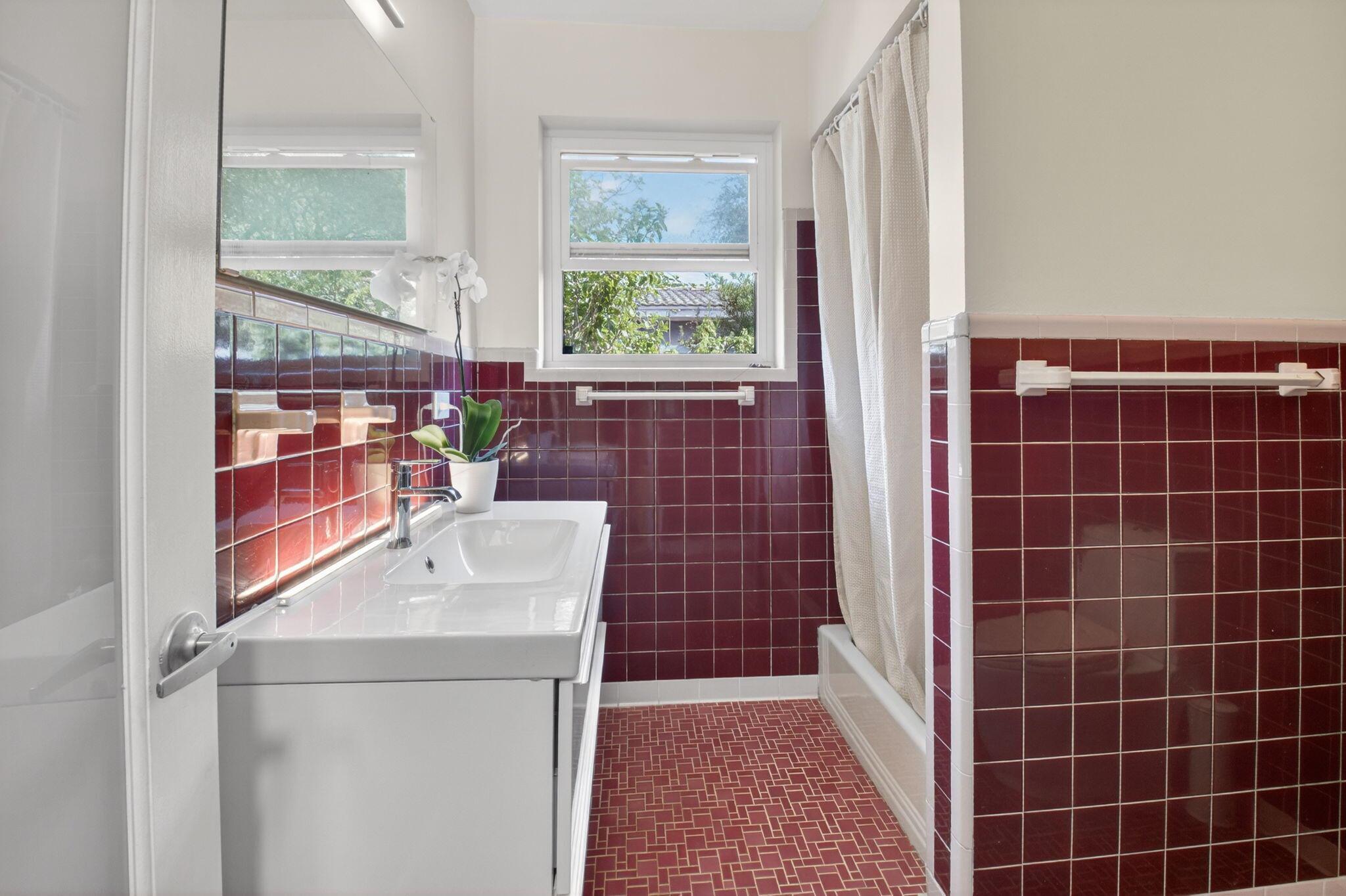 NORTHRIDGE - Residential