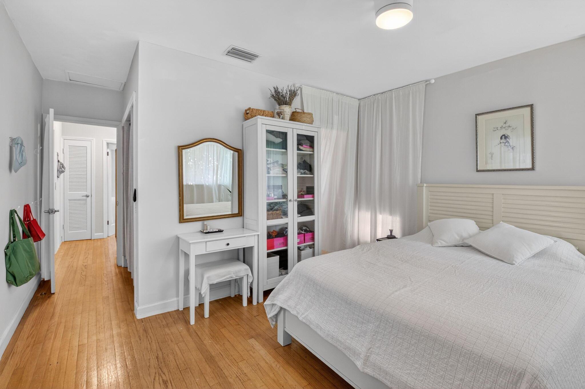 NORTHRIDGE - Residential